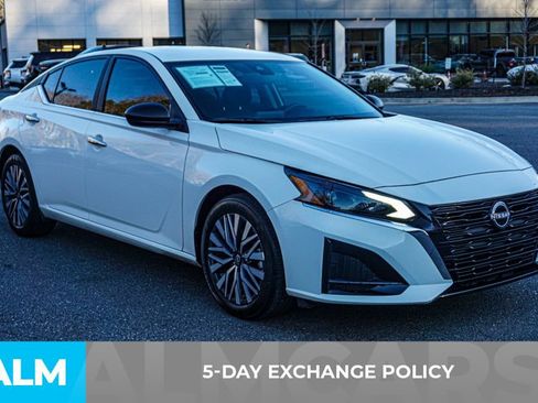 Used 2025 Nissan Altima 2.5 SV image 4