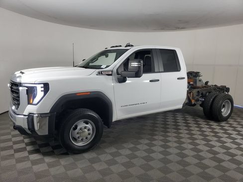 Used 2024 GMC Sierra 3500 Pro w/ Convenience Package AWD/4WD image 8