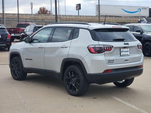 New 2026 Jeep Compass Latitude image 3