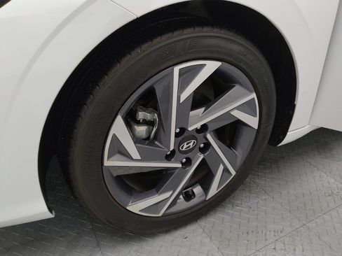 Used 2025 Hyundai Elantra Sport image 31