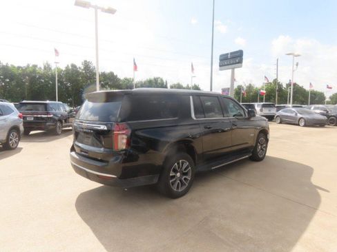 Used 2021 Chevrolet Suburban LT w/ LT Signature Package RWD image 9