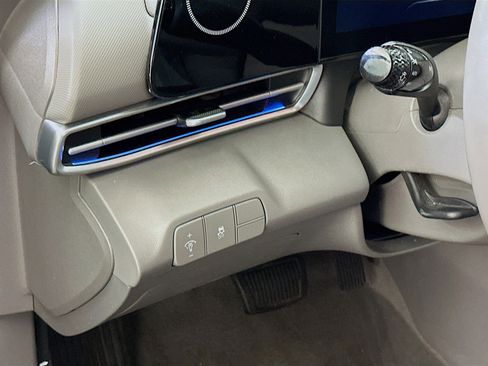 Used 2025 Hyundai Elantra SEL image 17