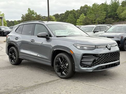 New 2026 Volkswagen Tiguan SE R-Line FWD image 7