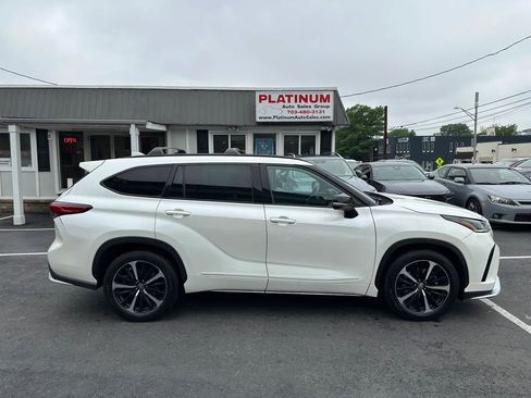 Used 2021 Toyota Highlander XSE AWD/4WD image 6