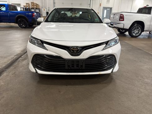 Used 2018 Toyota Camry LE FWD image 2