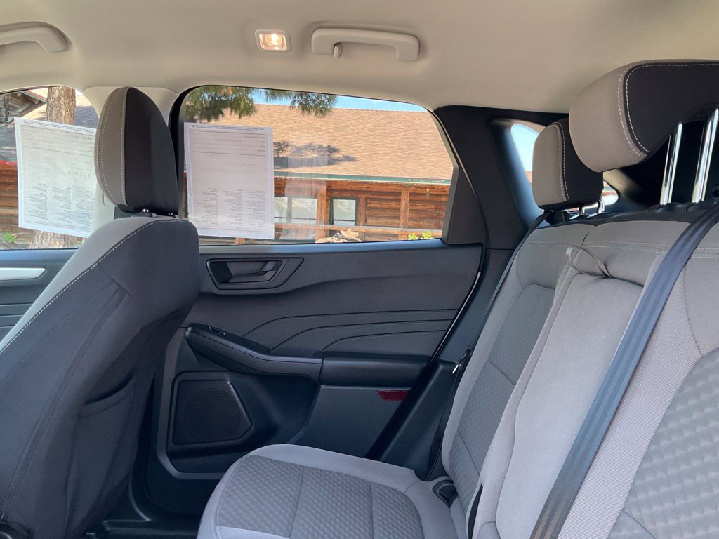 Used 2022 Ford Escape SE w/ SE Sport Appearance Package FWD image 21