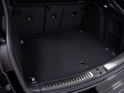 Certified 2025 Porsche Macan Turbo image 31