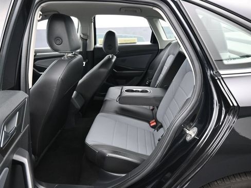 Used 2025 Volkswagen Jetta SE FWD image 29