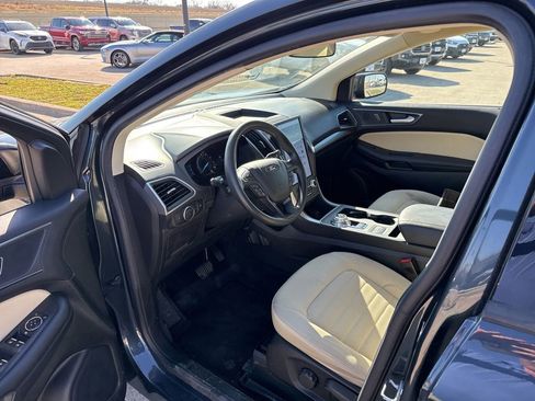 Used 2022 Ford Edge SE w/ Black Appearance Package image 19