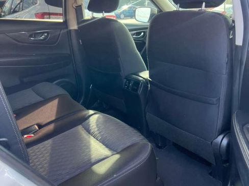 Used 2017 Nissan Rogue SV image 24