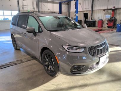Used 2023 Chrysler Pacifica Touring-L w/ S Appearance Package