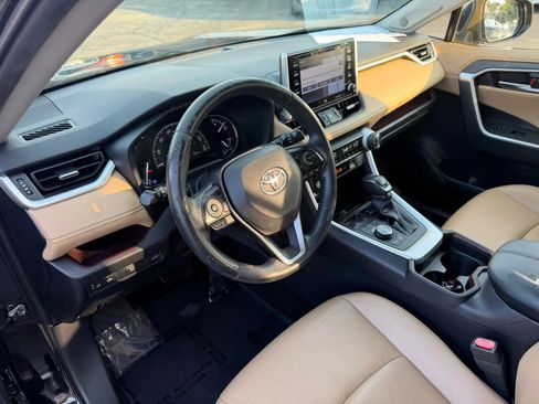 Used 2019 Toyota RAV4 Limited AWD/4WD image 17