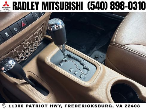 Used 2016 Jeep Wrangler Unlimited Sahara w/ Connectivity Group AWD/4WD image 10
