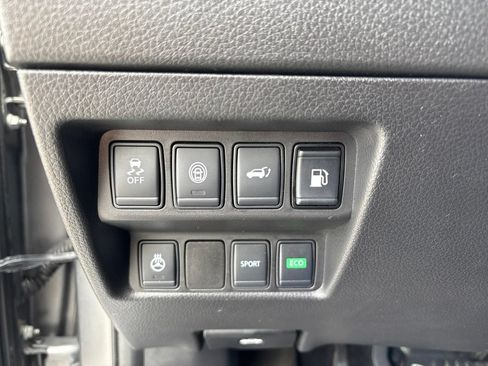 Used 2018 Nissan Rogue SL FWD image 31