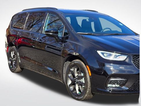 New 2026 Chrysler Pacifica Select w/ S Appearance Package FWD image 39