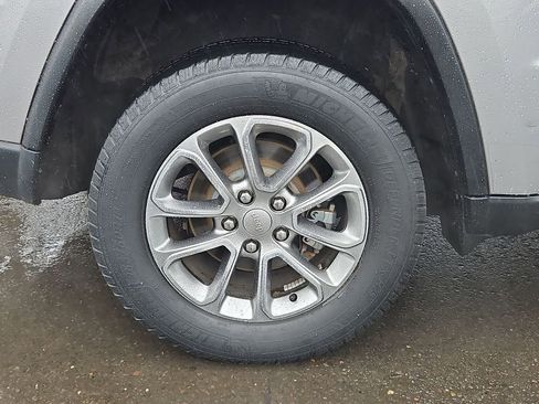 Used 2015 Jeep Grand Cherokee Limited w/ Trailer Tow Group IV image 9