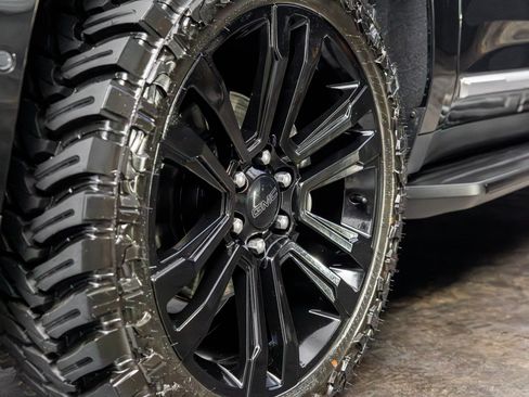 Used 2025 GMC Yukon Denali AWD/4WD image 12