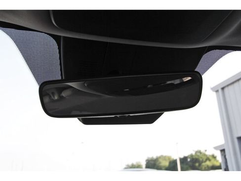 Used 2022 Kia Carnival EX FWD image 26