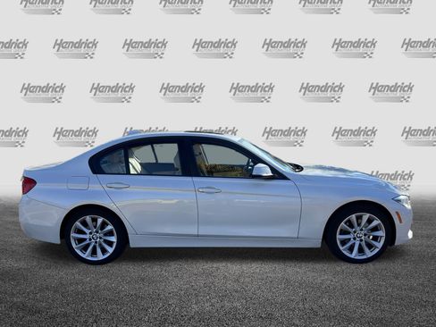 Used 2018 BMW 320i xDrive Sedan w/ Premium Package image 11