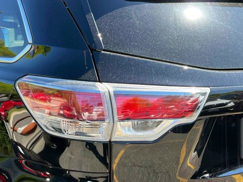 Used 2016 Toyota Highlander Plus AWD/4WD image 9