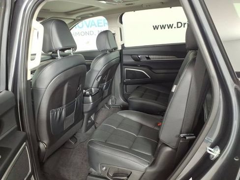 Used 2024 Kia Telluride EX w/ EX Captain's Chair Package AWD/4WD image 9
