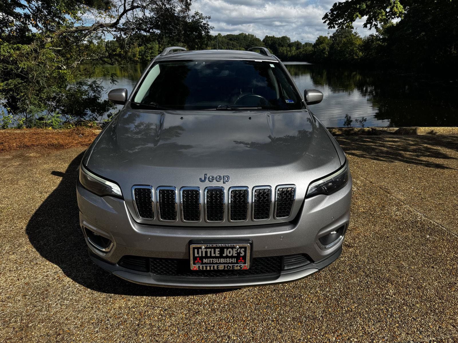 Used 2019 Jeep Cherokee Limited w/ Luxury Group AWD/4WD image 14