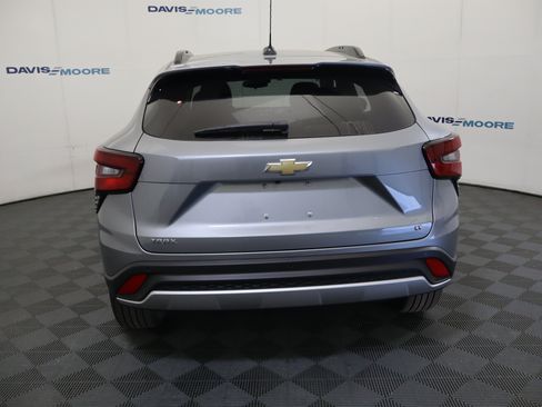New 2026 Chevrolet Trax LT w/ Driver Confidence Package FWD image 8