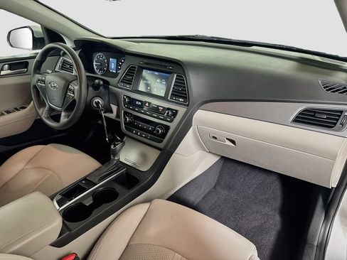 Used 2017 Hyundai Sonata SE FWD image 30