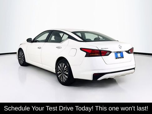 Used 2025 Nissan Altima 2.5 SV FWD image 5