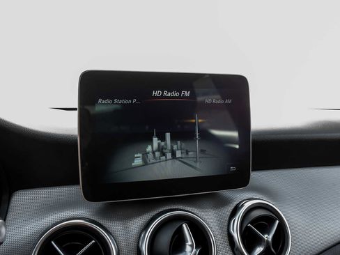 Used 2018 Mercedes-Benz GLA 250 image 27