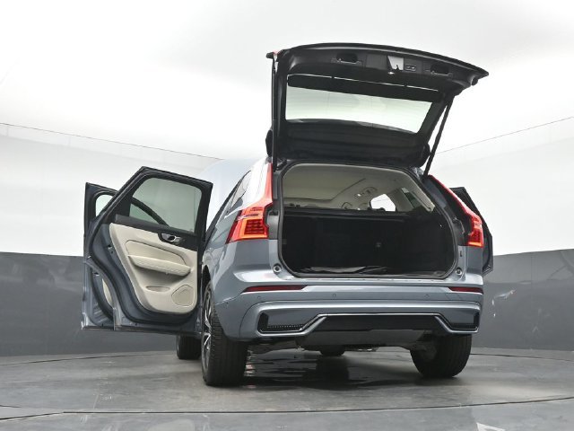 Used 2024 Volvo XC60 B5 Plus w/ Protection Package Premier AWD/4WD image 49