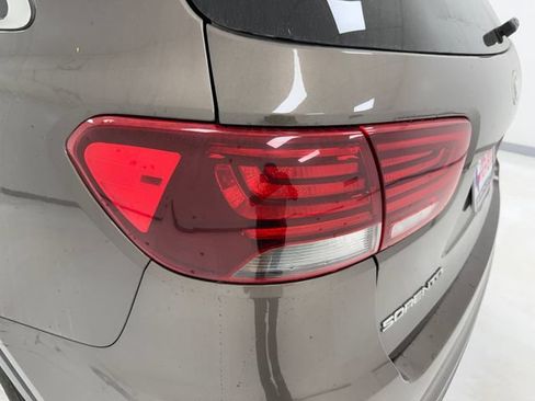 Used 2019 Kia Sorento FWD V6 image 8