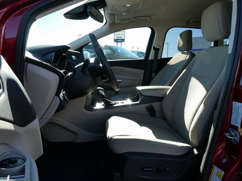 Used 2019 Ford Escape SE image 18