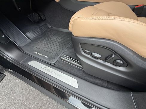 Certified 2024 Porsche Cayenne AWD/4WD image 25