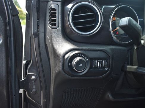 Used 2021 Jeep Wrangler Unlimited Sahara AWD/4WD image 11