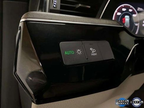 Used 2024 Audi Q8 e-tron Premium image 26