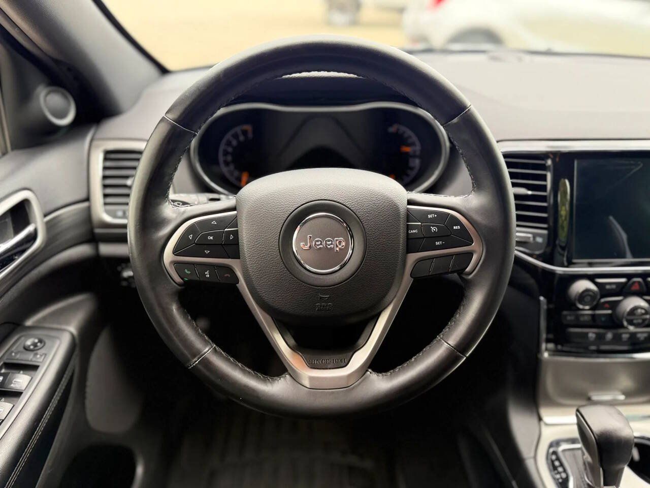 Used 2019 Jeep Grand Cherokee Laredo w/ Laredo X Package AWD/4WD image 17