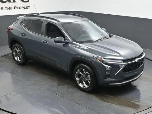 New 2026 Chevrolet Trax LT w/ LT Convenience Package FWD image 26
