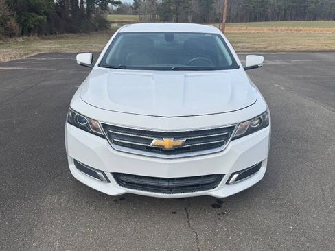 Used 2017 Chevrolet Impala LT FWD image 3