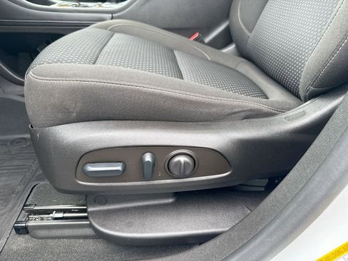 Used 2022 GMC Acadia SLE w/ Driver Convenience Package image 12