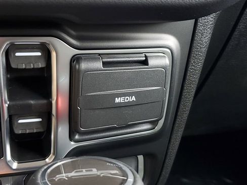 New 2025 Jeep Gladiator Mojave image 35