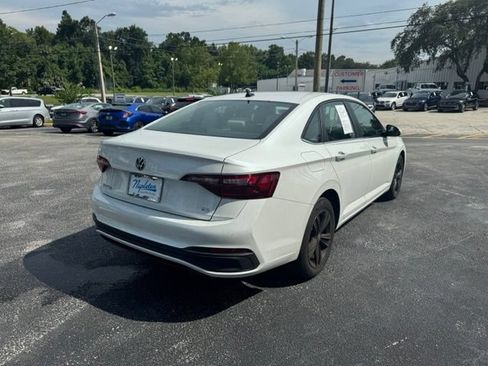 Used 2024 Volkswagen Jetta SE FWD image 6