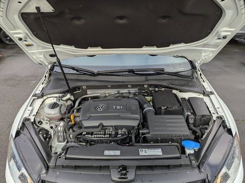 Used 2017 Volkswagen Golf S image 32