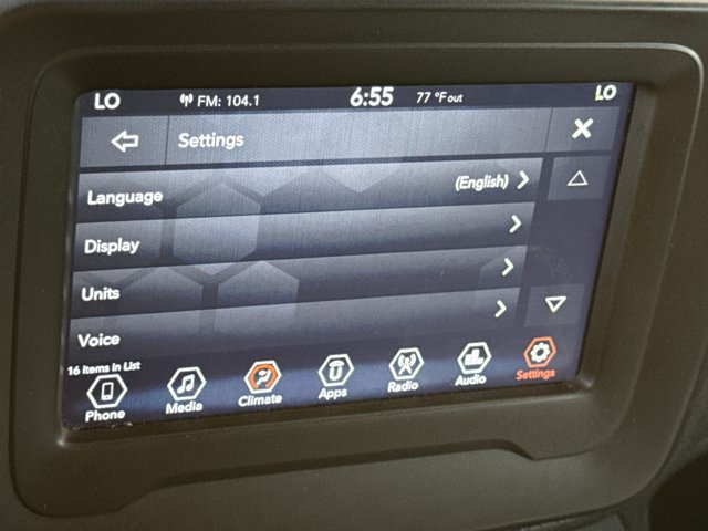 Used 2020 Jeep Renegade Latitude FWD image 27