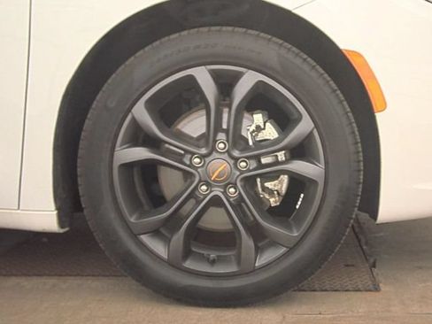 Used 2024 Chrysler Pacifica Touring-L w/ Road Tripper Package FWD image 8