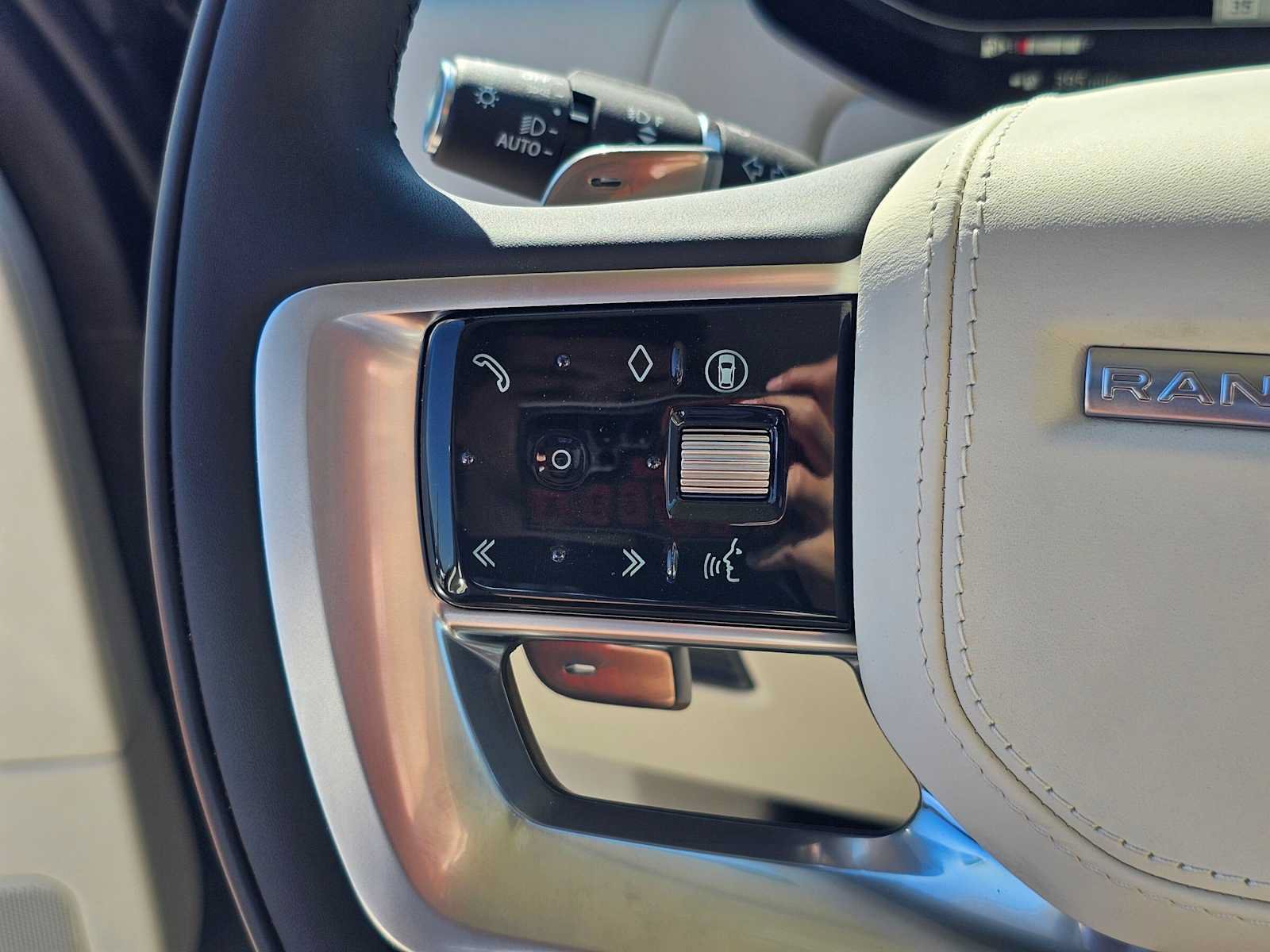 New 2026 Land Rover Range Rover SE AWD/4WD image 27
