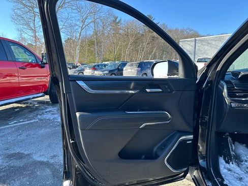 Used 2025 GMC Acadia Elevation image 24