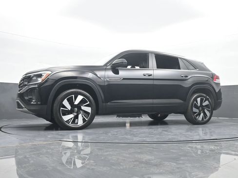 Used 2024 Volkswagen Atlas Cross Sport SE image 55