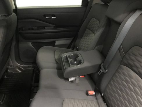 Used 2022 Nissan Pathfinder SV AWD/4WD image 32