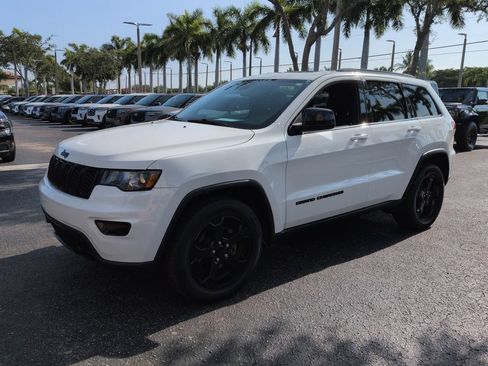 Used 2019 Jeep Grand Cherokee Laredo AWD/4WD image 8
